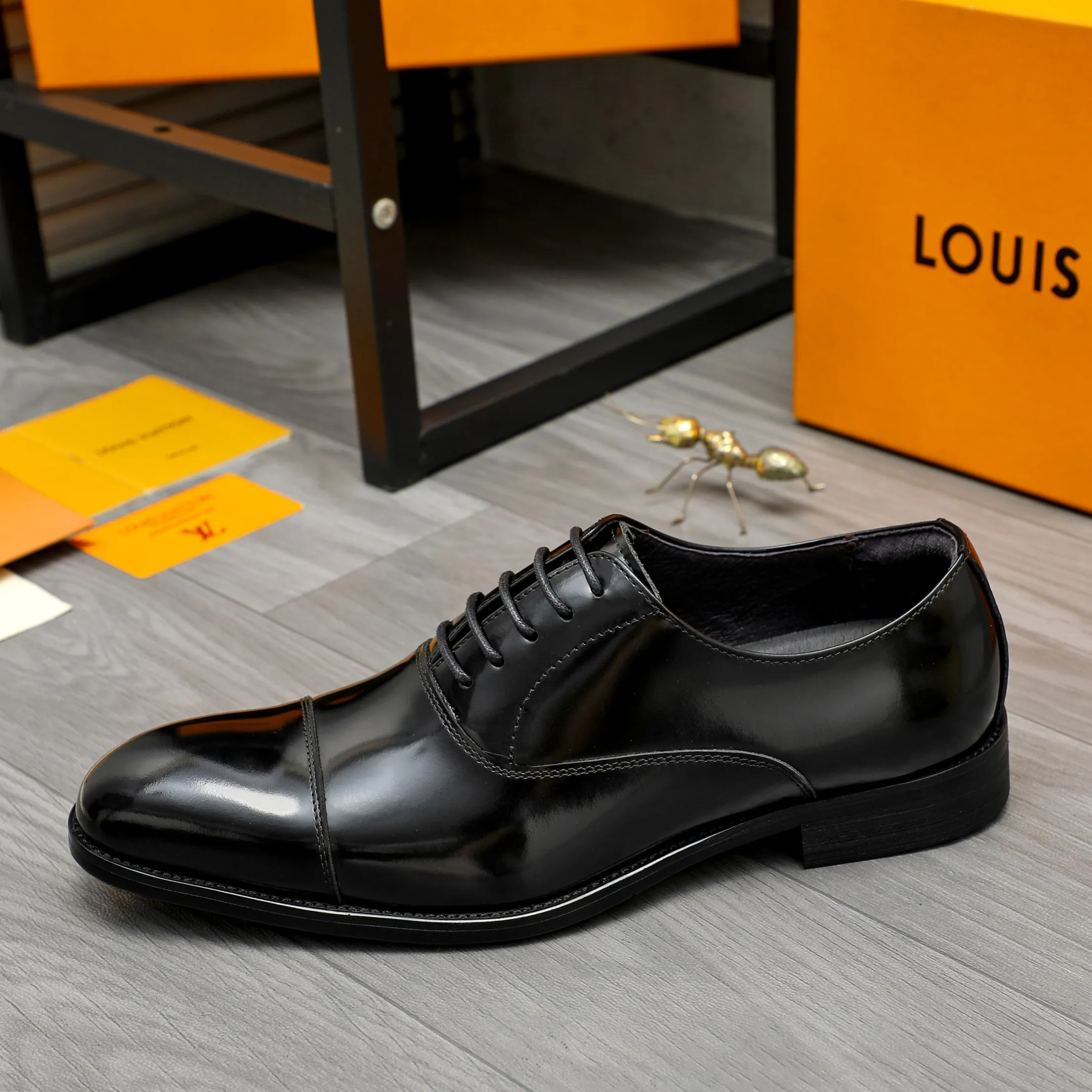 Men's shoes 💰560 Product trademark: LV "Louis Vuitton" business formal lace-up leather shoes Regular size: 37-46 Product materials: Selected high-quality pearlescent cowhide upper, pigskin lining, rubber outsole